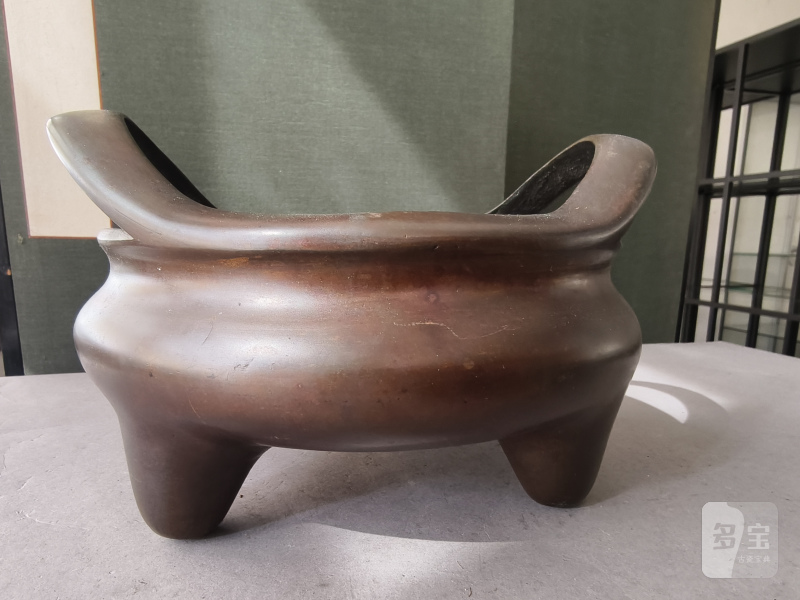 A tripod bronze incense burner with handles on the rim - 图6